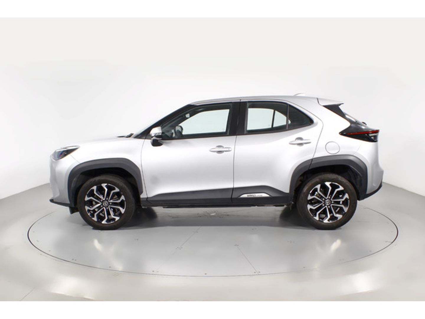 Toyota Yaris Cross 120H Active Tech 85 kW (116 CV) Gris Plata All Terrain / Pick-up