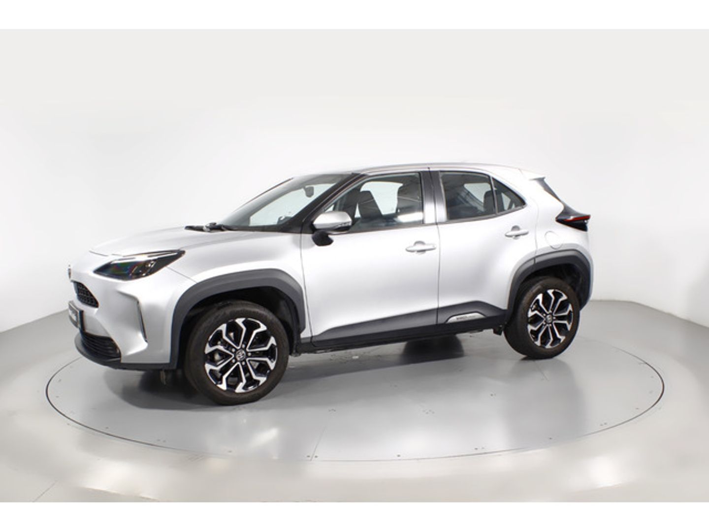 Toyota Yaris Cross 120H Active Tech 85 kW (116 CV) Gris Plata All Terrain / Pick-up