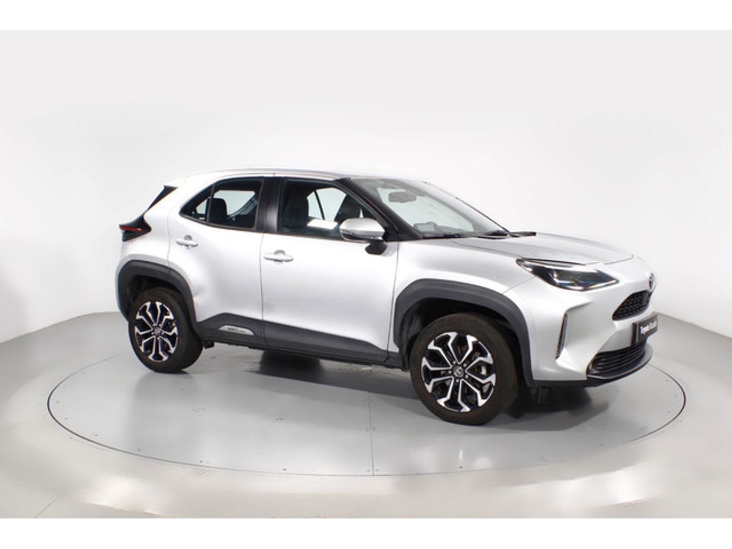 Toyota Yaris Cross 120H Active Tech 85 kW (116 CV) Gris Plata All Terrain / Pick-up