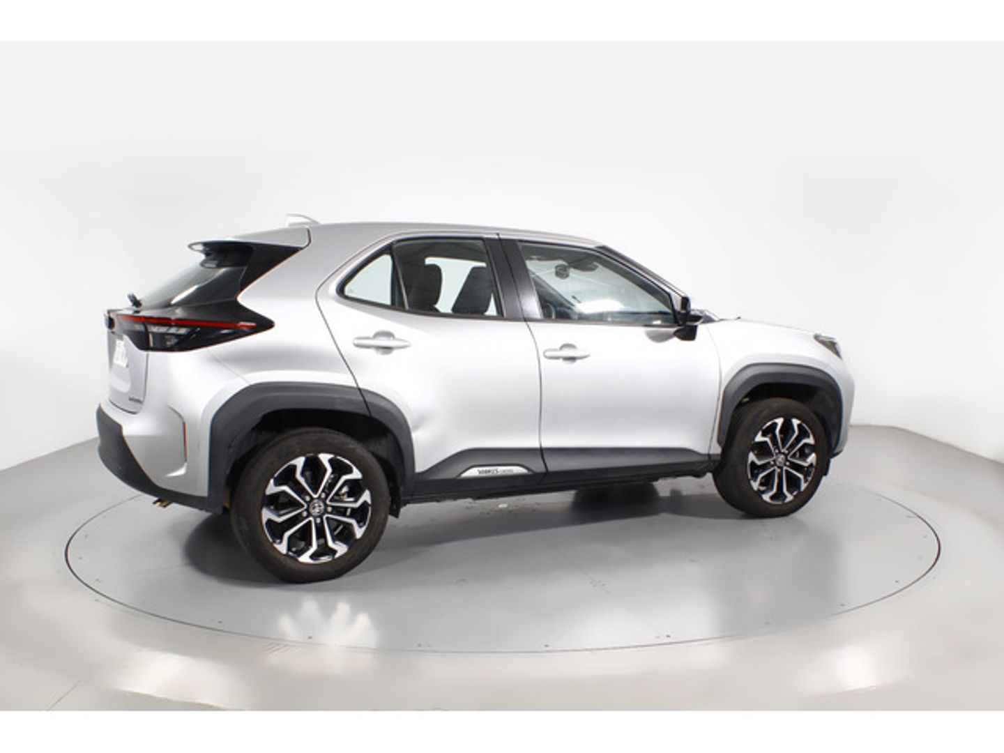 Toyota Yaris Cross 120H Active Tech 85 kW (116 CV) Gris Plata All Terrain / Pick-up