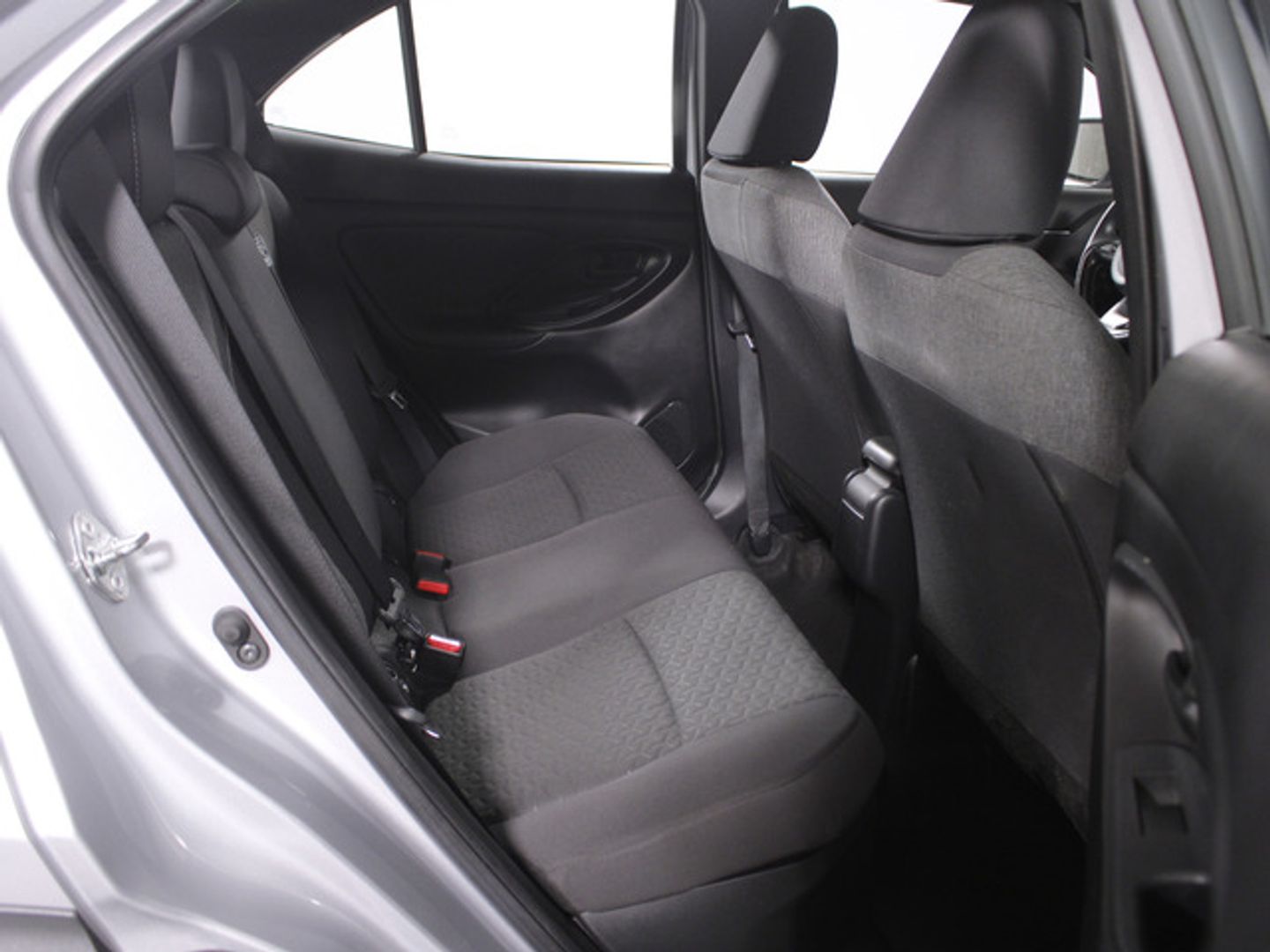Toyota Yaris Cross 120H Active Tech 85 kW (116 CV) Gris Plata All Terrain / Pick-up