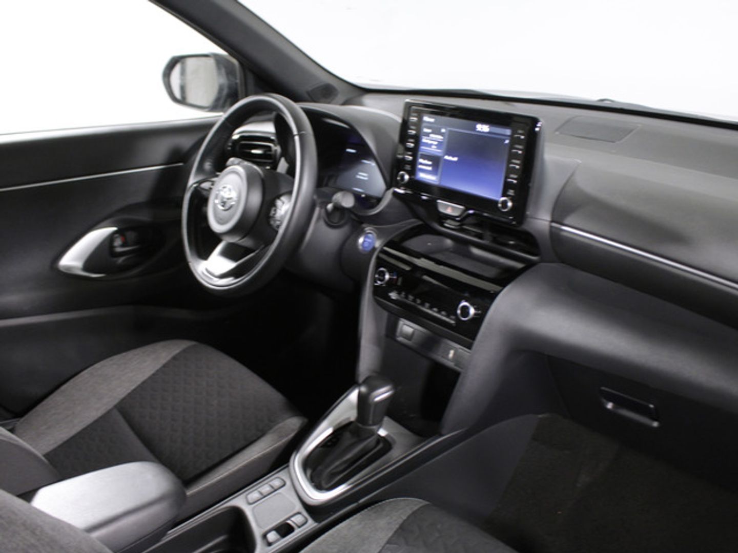 Toyota Yaris Cross 120H Active Tech 85 kW (116 CV) Marrón All Terrain / Pick-up