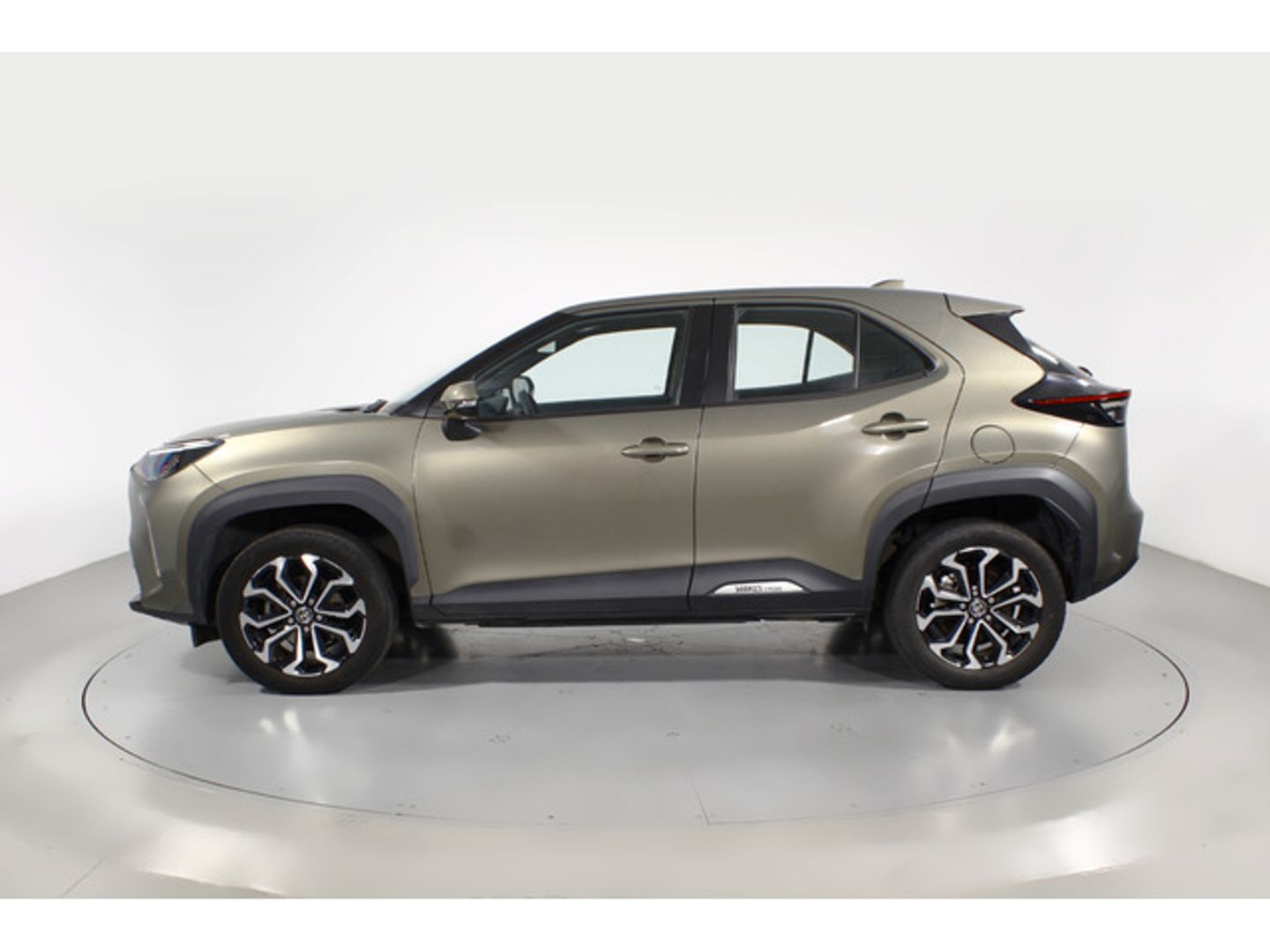 Toyota Yaris Cross 120H Active Tech 85 kW (116 CV) Marrón All Terrain / Pick-up