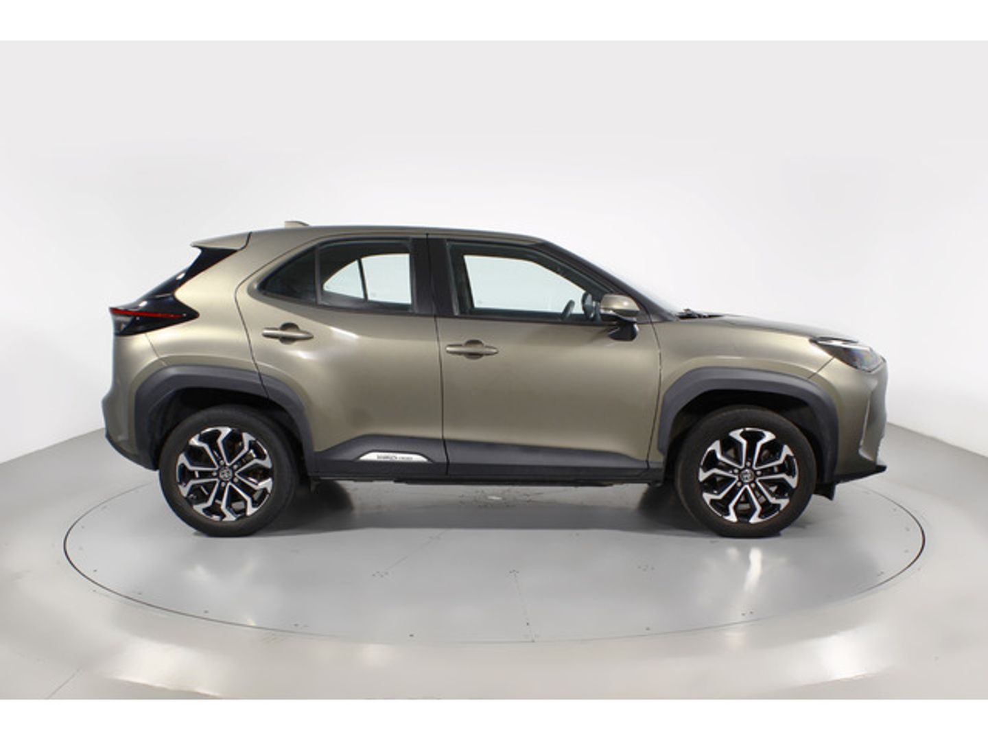 Toyota Yaris Cross 120H Active Tech 85 kW (116 CV) Marrón All Terrain / Pick-up