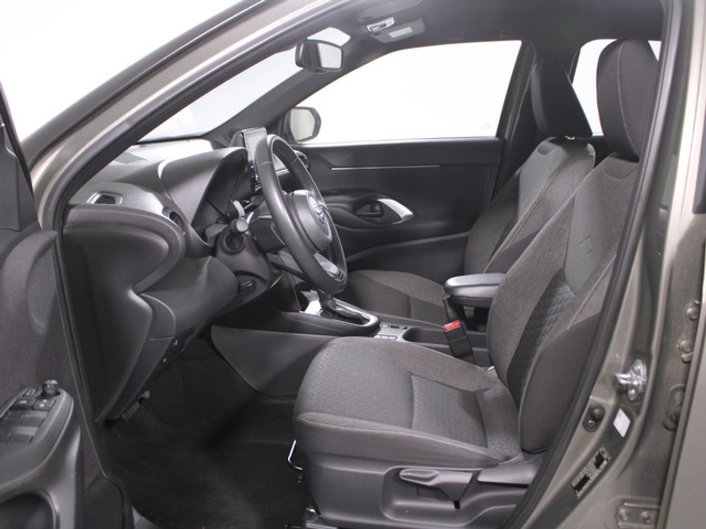 Toyota Yaris Cross 120H Active Tech 85 kW (116 CV) Marrón All Terrain / Pick-up