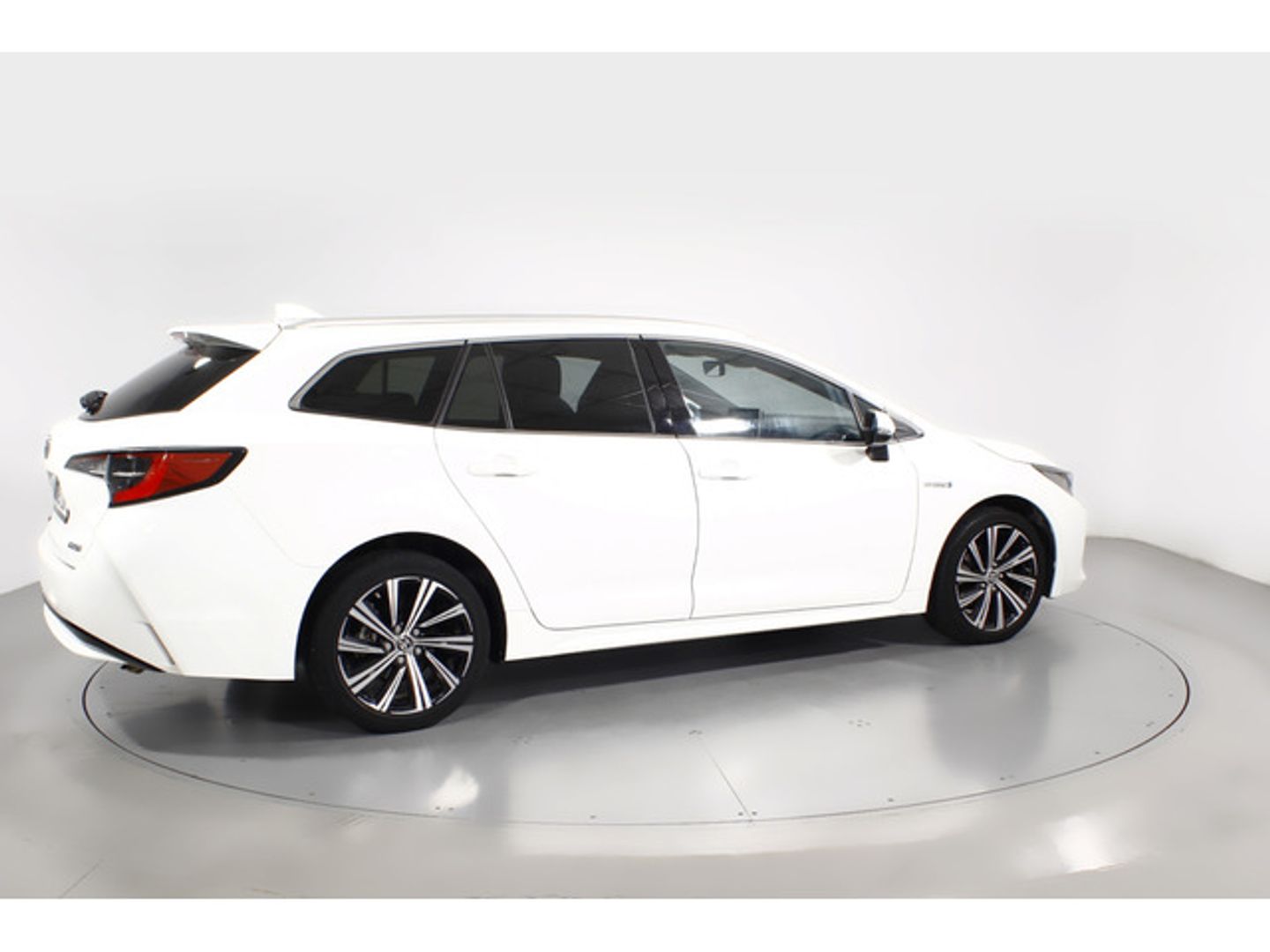 Toyota Corolla Touring Sport 125H Style E-CVT 90 kW (122 CV) Blanco Familiar