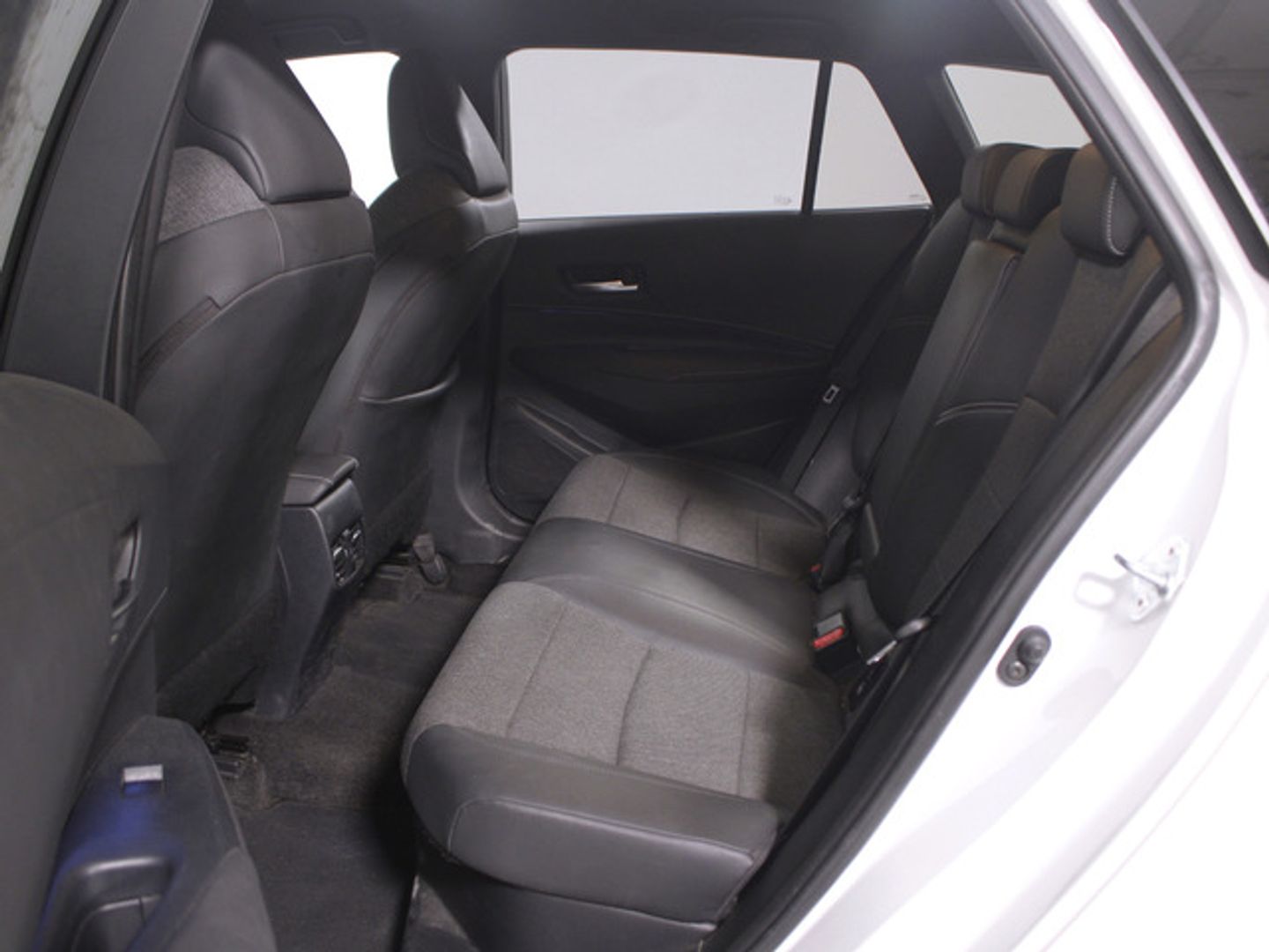 Toyota Corolla Touring Sport 125H Style E-CVT 90 kW (122 CV) Blanco Familiar