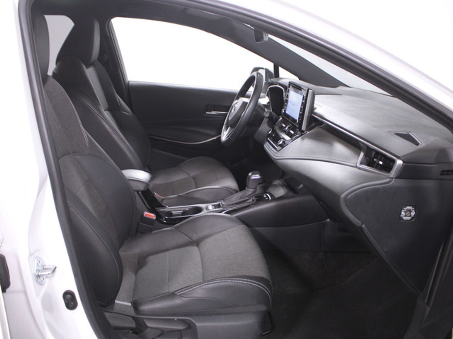 Toyota Corolla Touring Sport 125H Style E-CVT 90 kW (122 CV) Blanco Familiar
