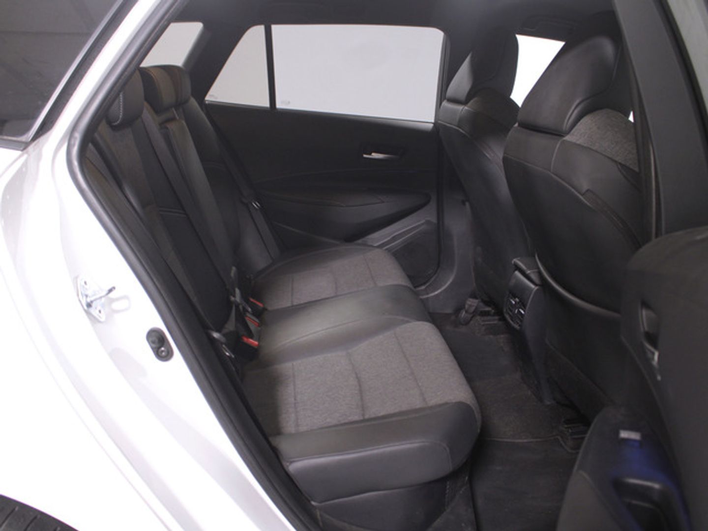 Toyota Corolla Touring Sport 125H Style E-CVT 90 kW (122 CV) Blanco Familiar