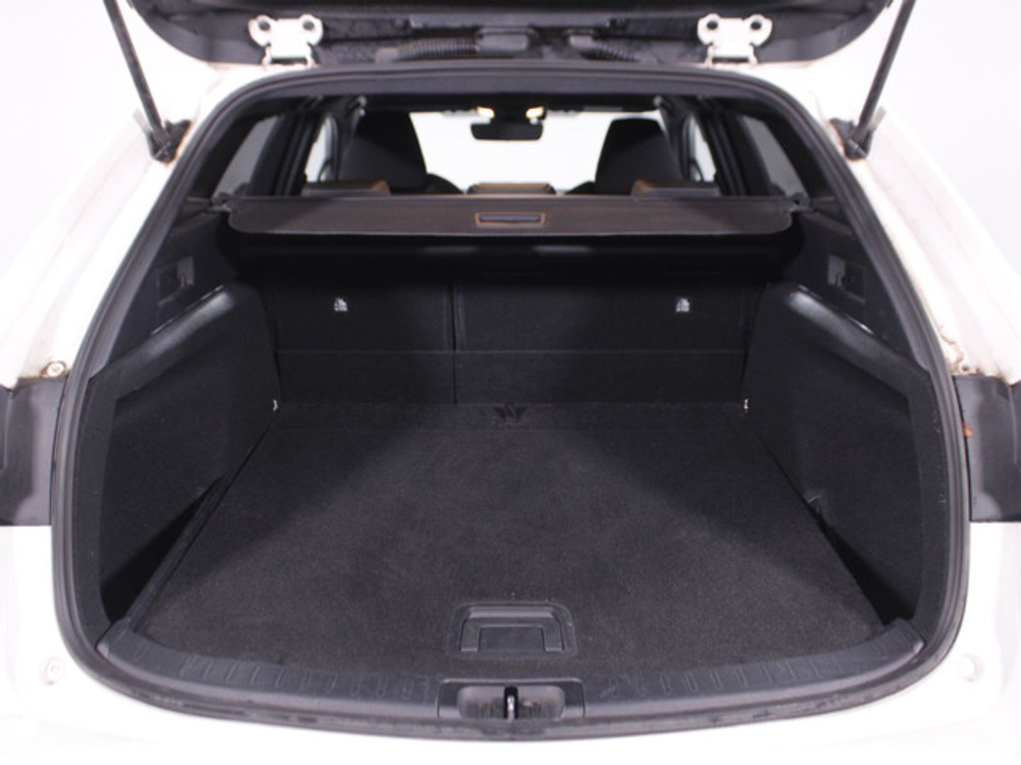 Toyota Corolla Touring Sport 125H Style E-CVT 90 kW (122 CV) Blanco Familiar