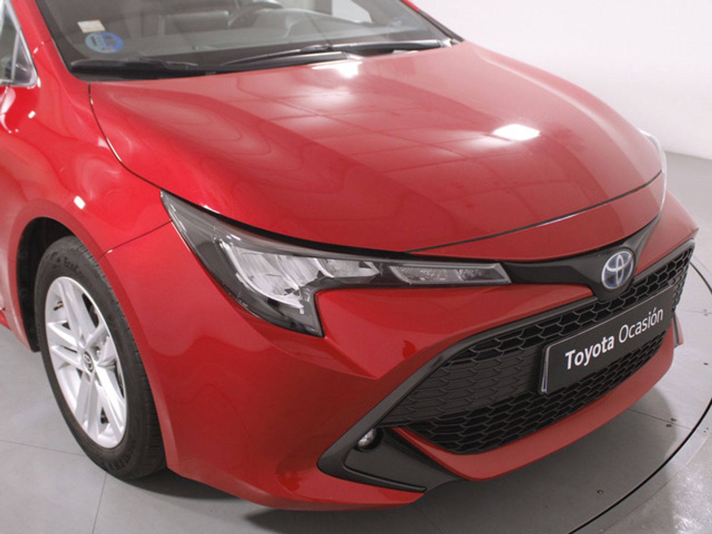 Toyota Corolla 1.8 125 Híbrido Active Tech E-CVT 90 kW (122 CV) Rojo Compact