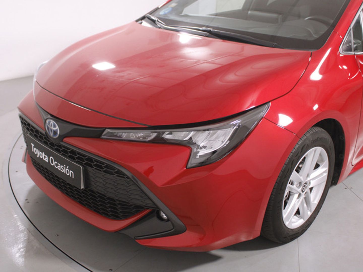 Toyota Corolla 1.8 125 Híbrido Active Tech E-CVT 90 kW (122 CV) Rojo Compact