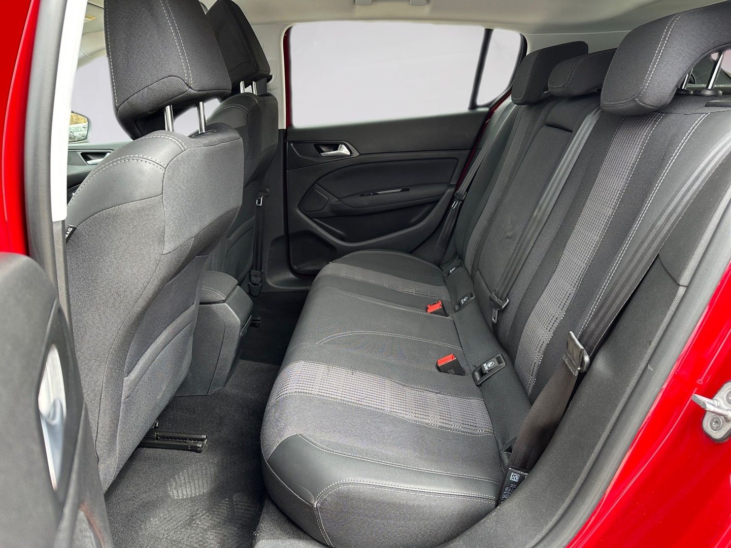 Peugeot 308 PureTech 130 S&S Allure Pack EAT8 96 kW (130 CV) Rojo Compact