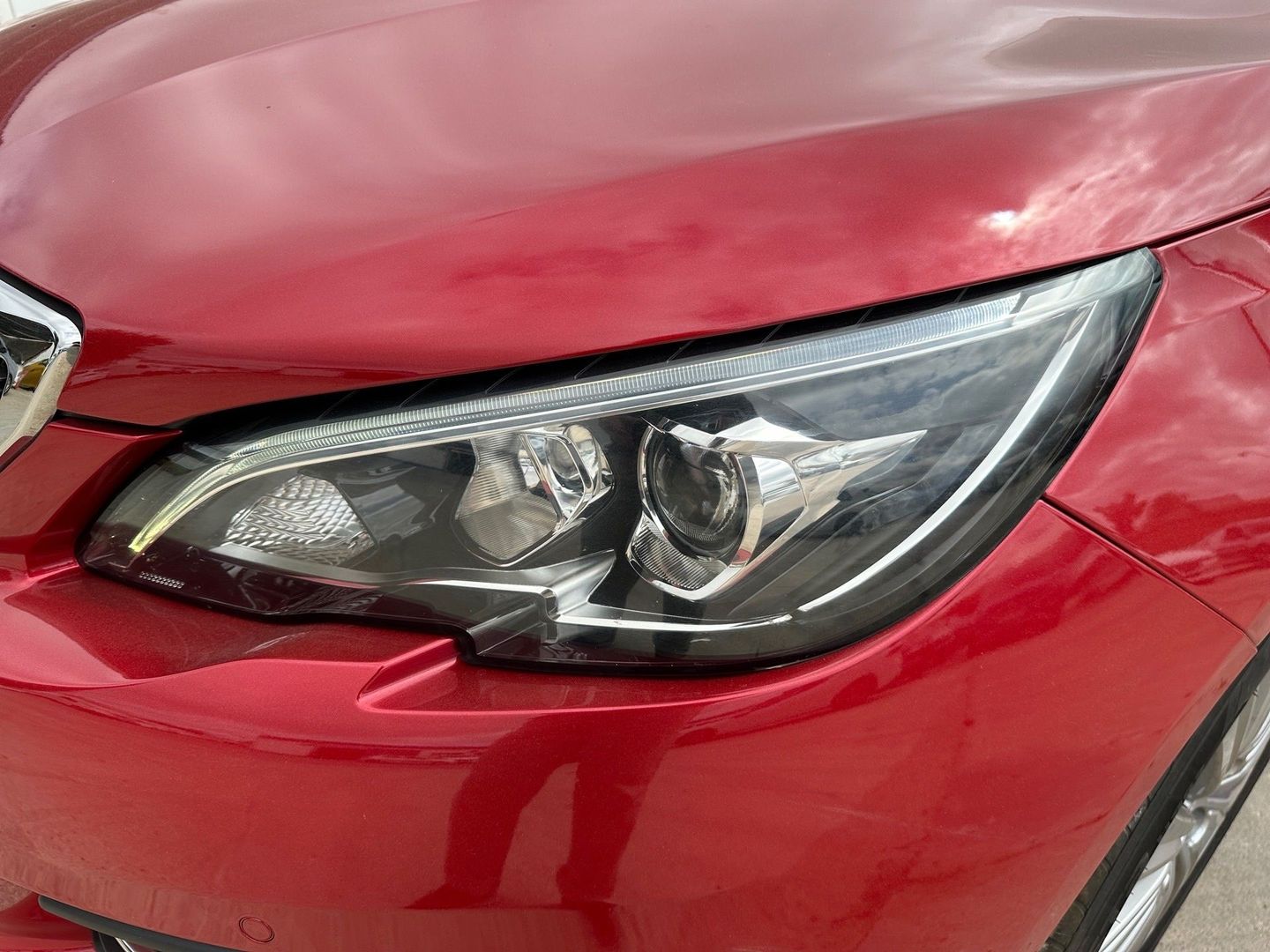 Peugeot 308 PureTech 130 S&S Allure Pack EAT8 96 kW (130 CV) Rojo Compact
