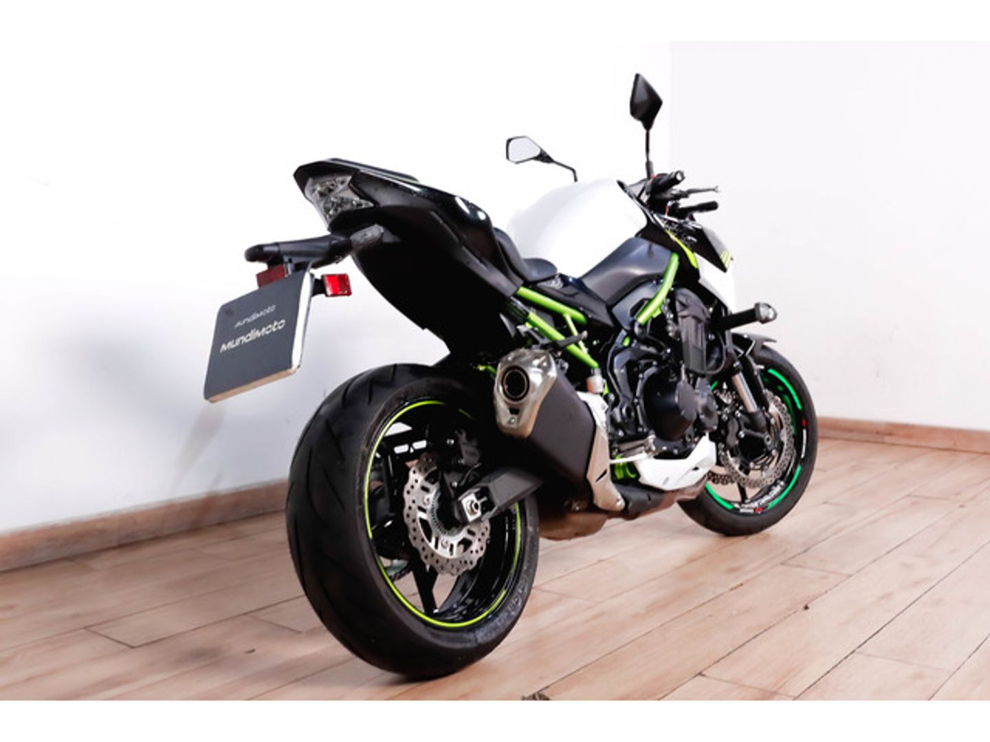 Kawasaki Z900 Negro Motorcycle