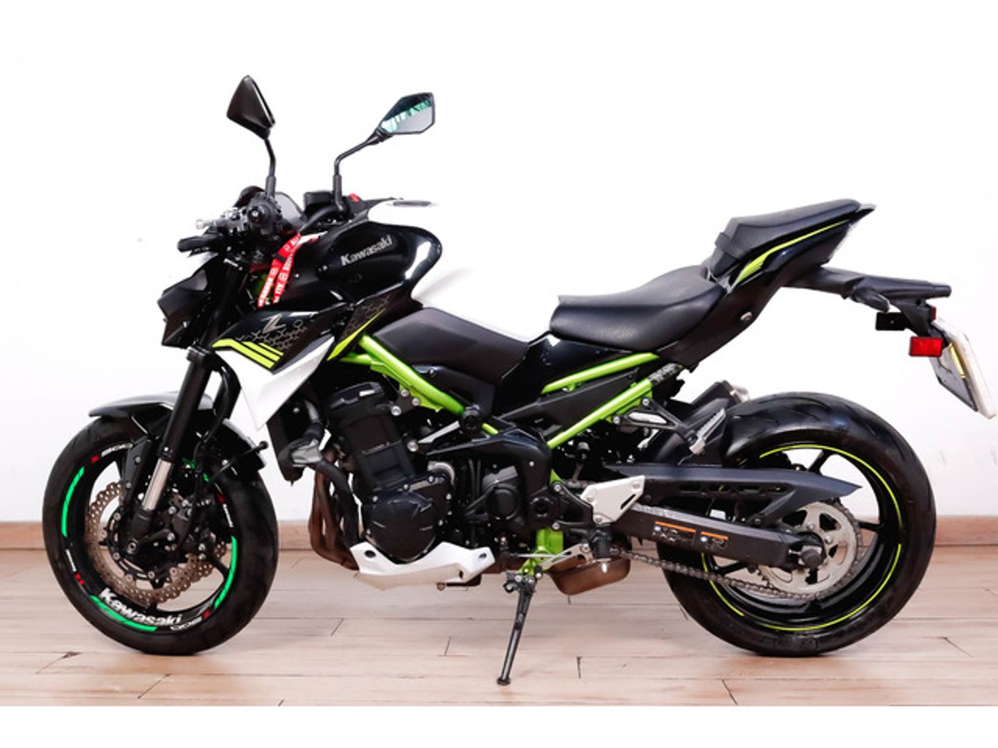 Kawasaki Z900 Negro Motorcycle