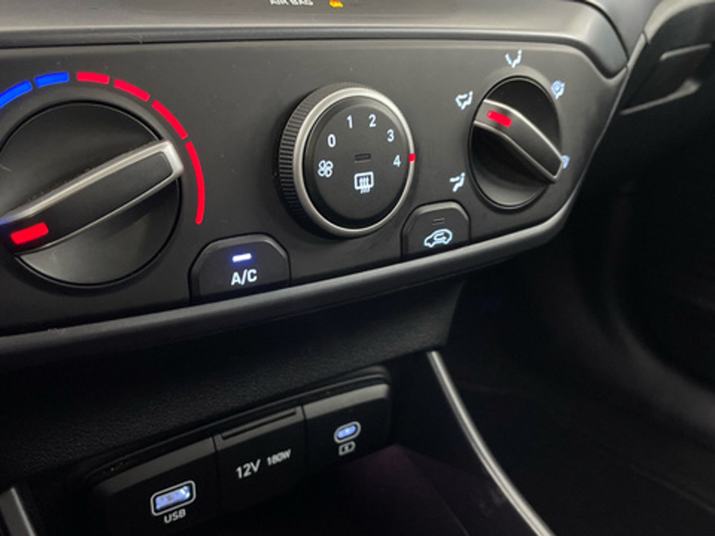 Hyundai i20 1.2 MPI Klass 62 kW (84 CV) Azul Sedan