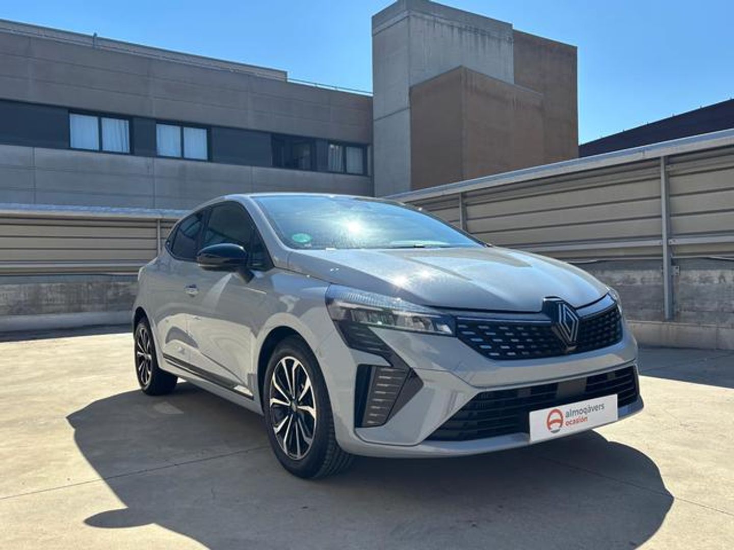 Renault Clio Techno TCe 66 kW (90 CV) Gris Sedan