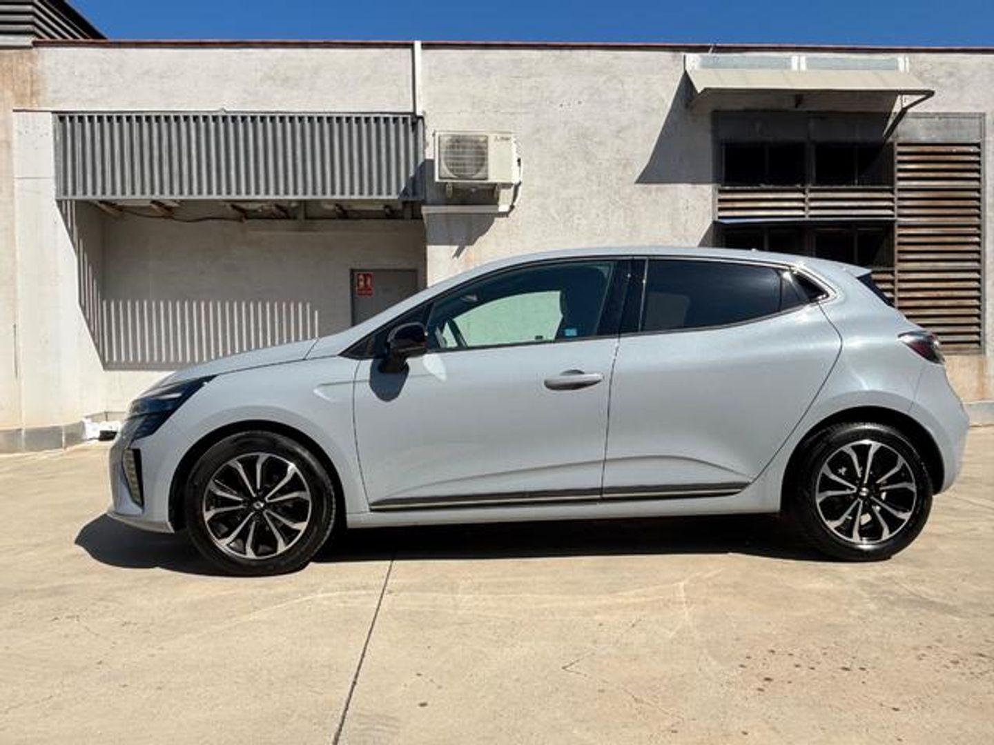 Renault Clio Techno TCe 66 kW (90 CV) Gris Sedan