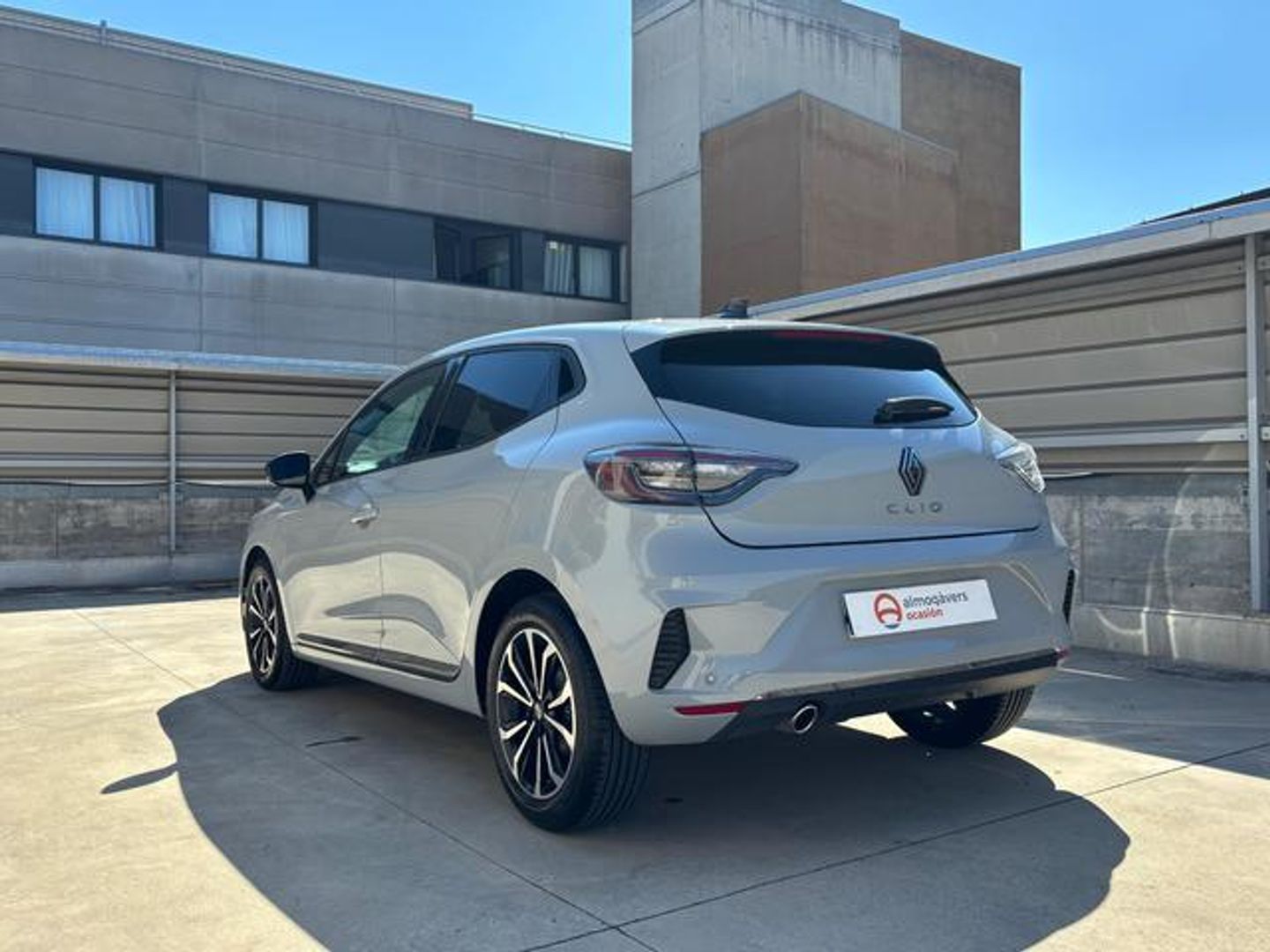 Renault Clio Techno TCe 66 kW (90 CV) Gris Sedan