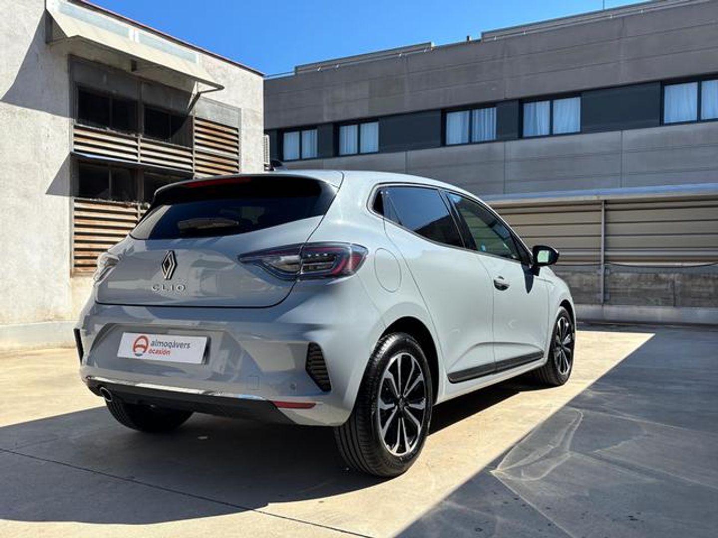 Renault Clio Techno TCe 66 kW (90 CV) Gris Sedan