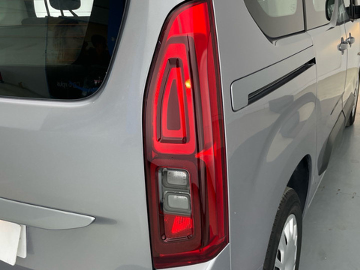 Opel Combo Life 1.5 TD S&S Edition Plus L 75 kW (102 CV) Gris Minivan