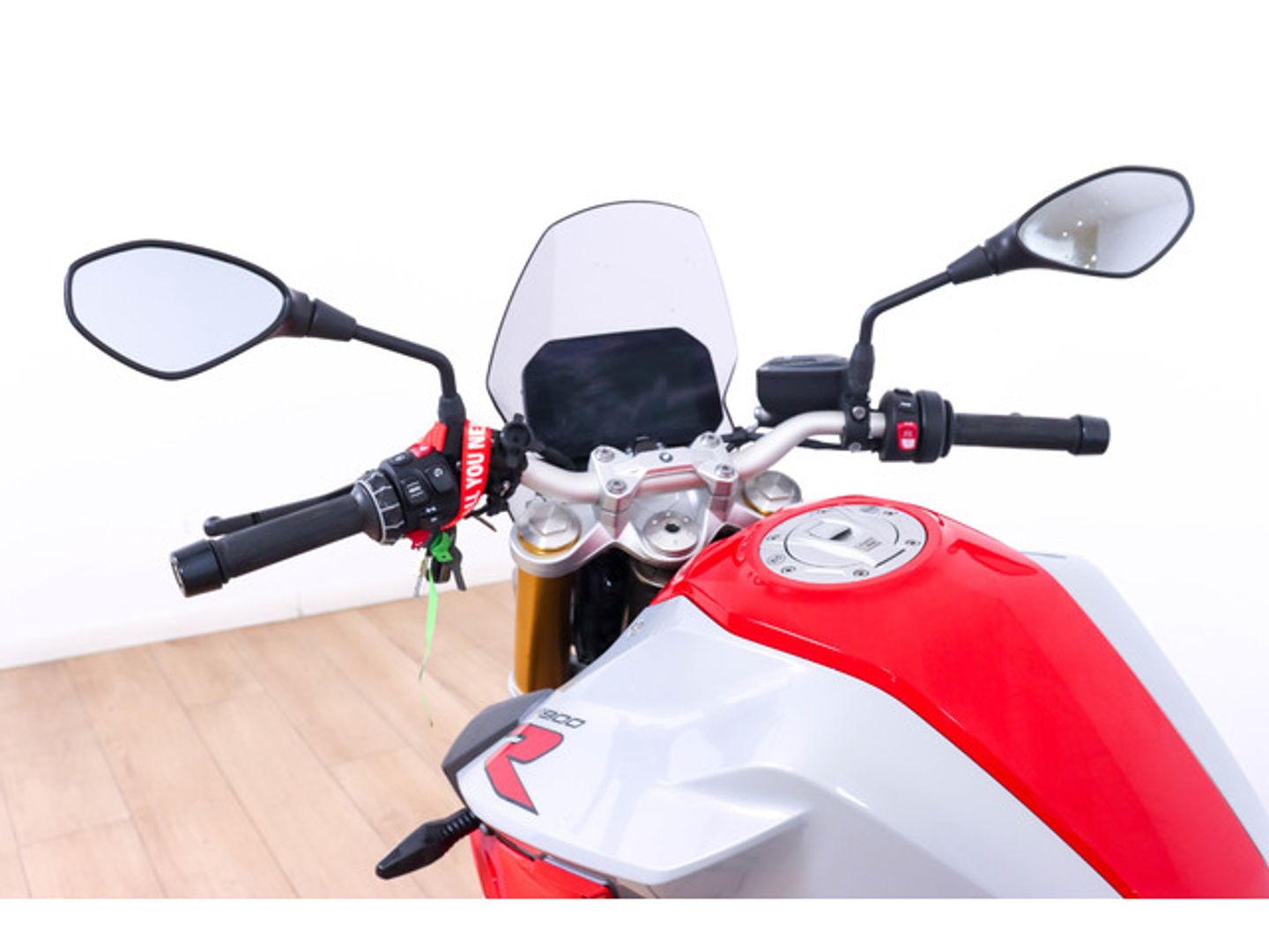 BMW Motorrad F 900 R Blanco Motorcycle