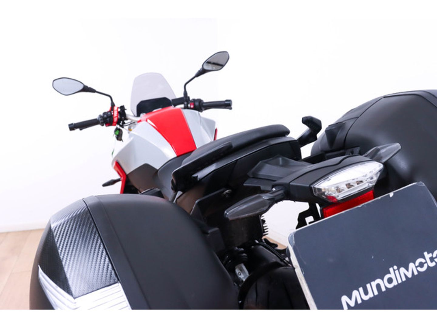 BMW Motorrad F 900 R Blanco Motorcycle