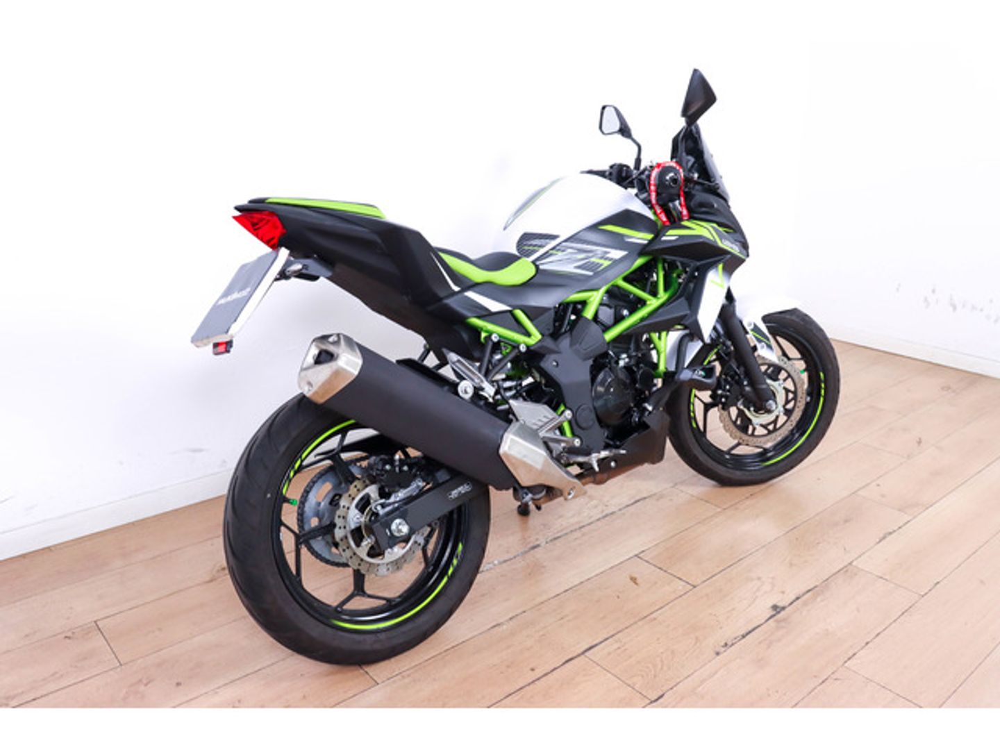Kawasaki Z 125 Blanco Motorcycle