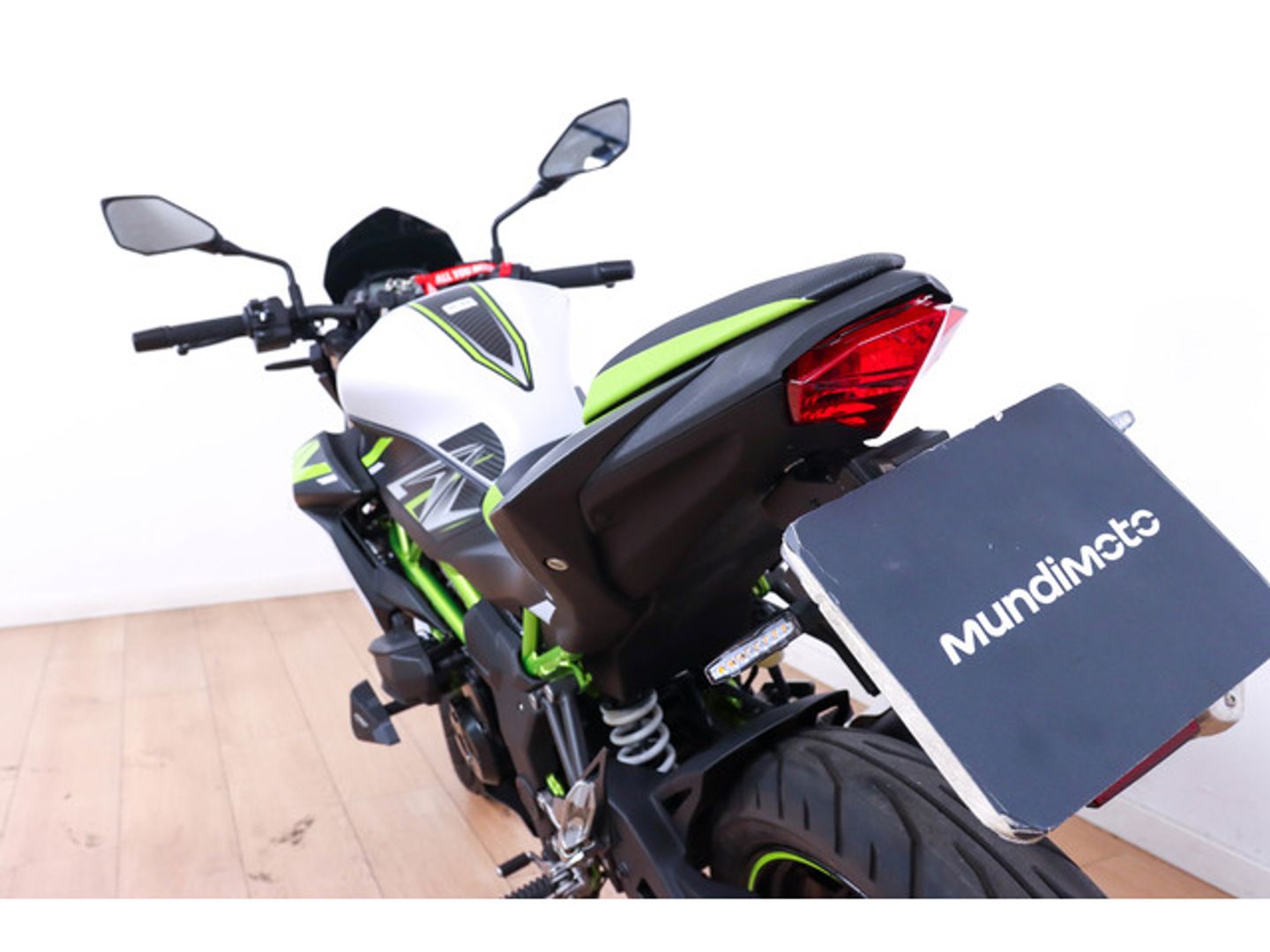 Kawasaki Z 125 Blanco Motorcycle