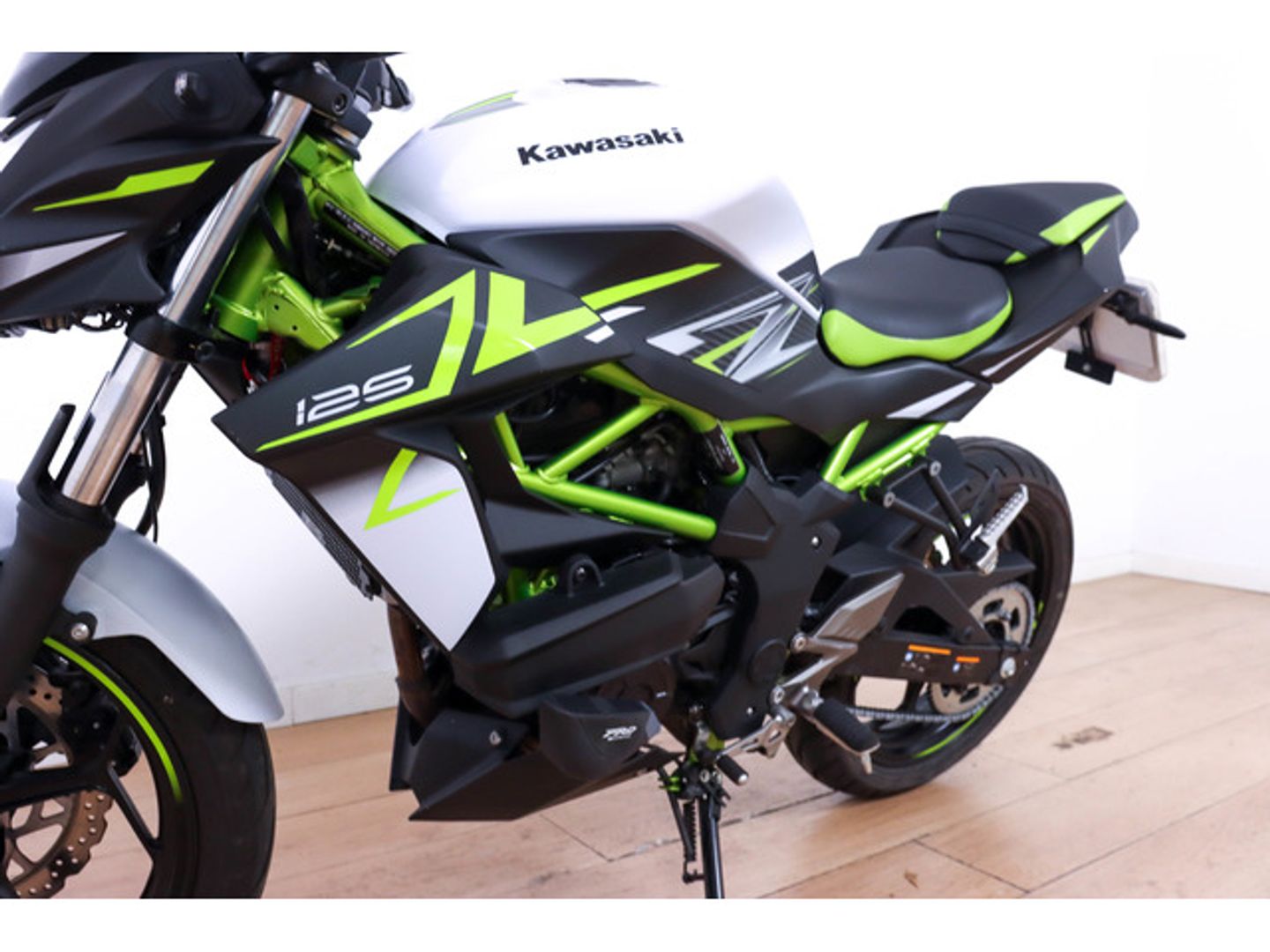 Kawasaki Z 125 Blanco Motorcycle