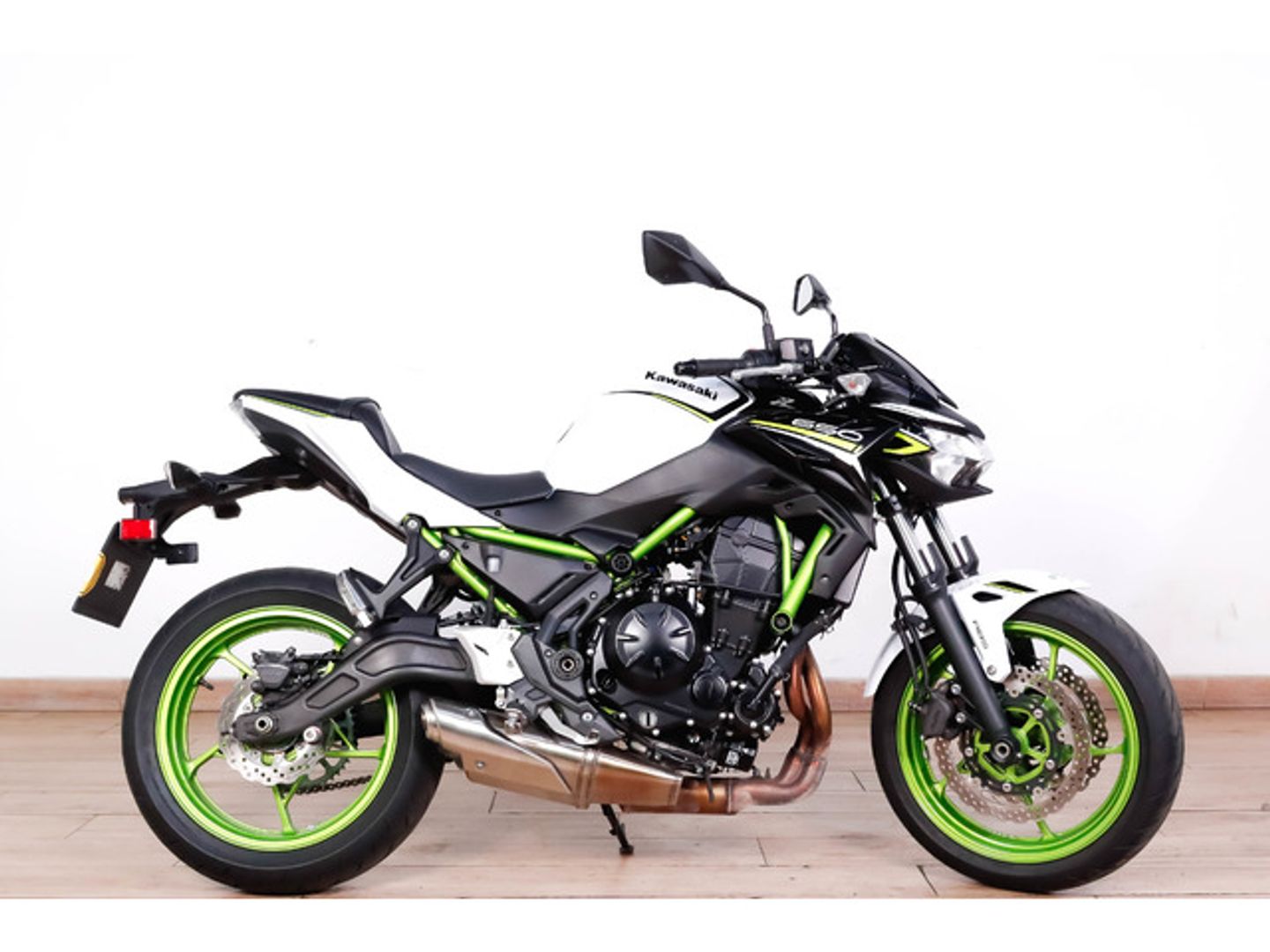 Kawasaki Z650 Blanco Motorcycle