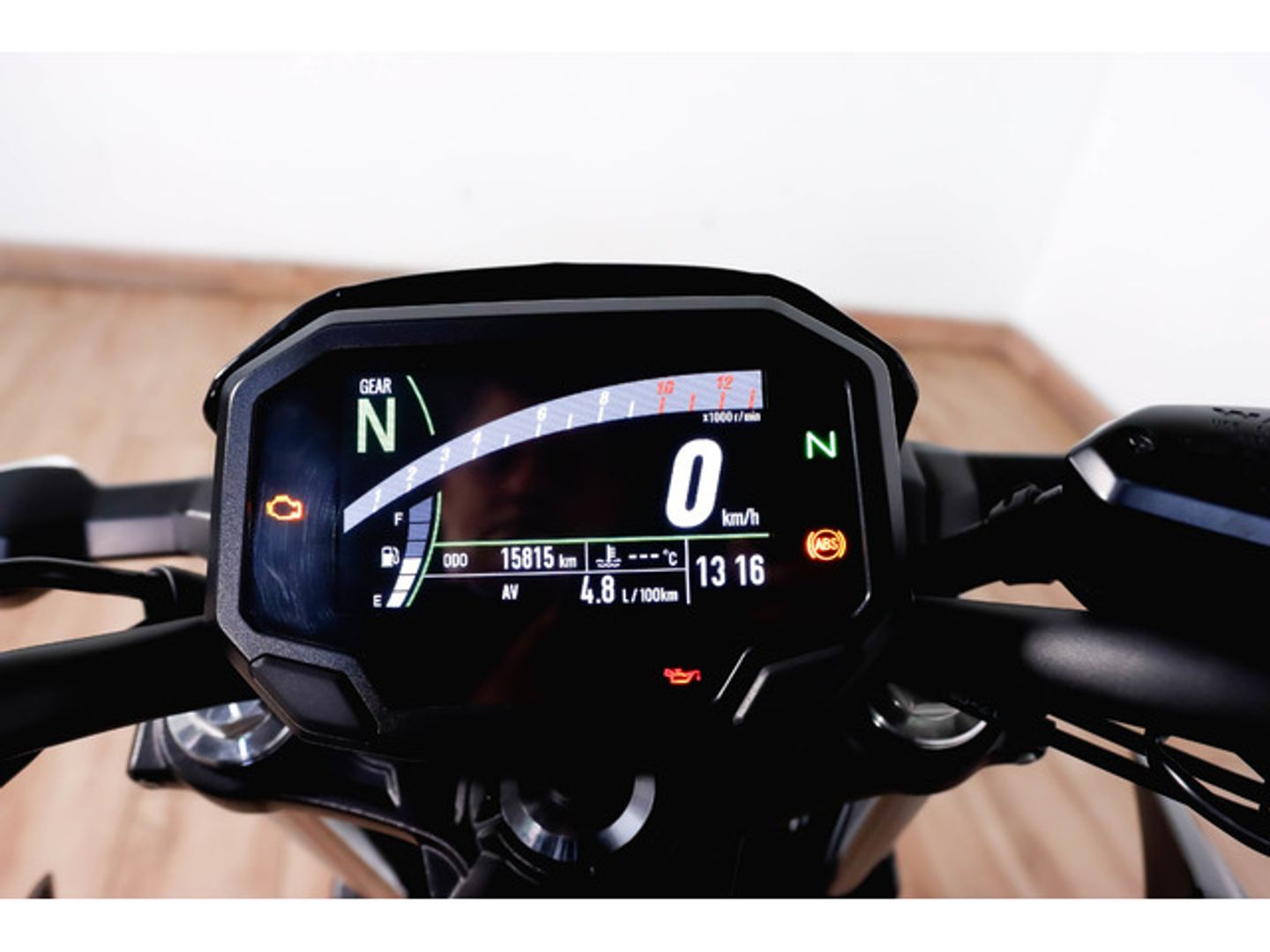 Kawasaki Z650 Blanco Motorcycle