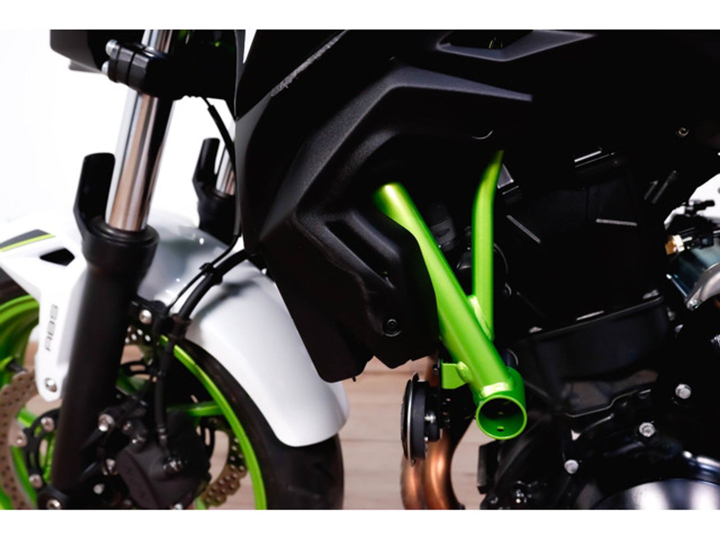 Kawasaki Z650 Blanco Motorcycle