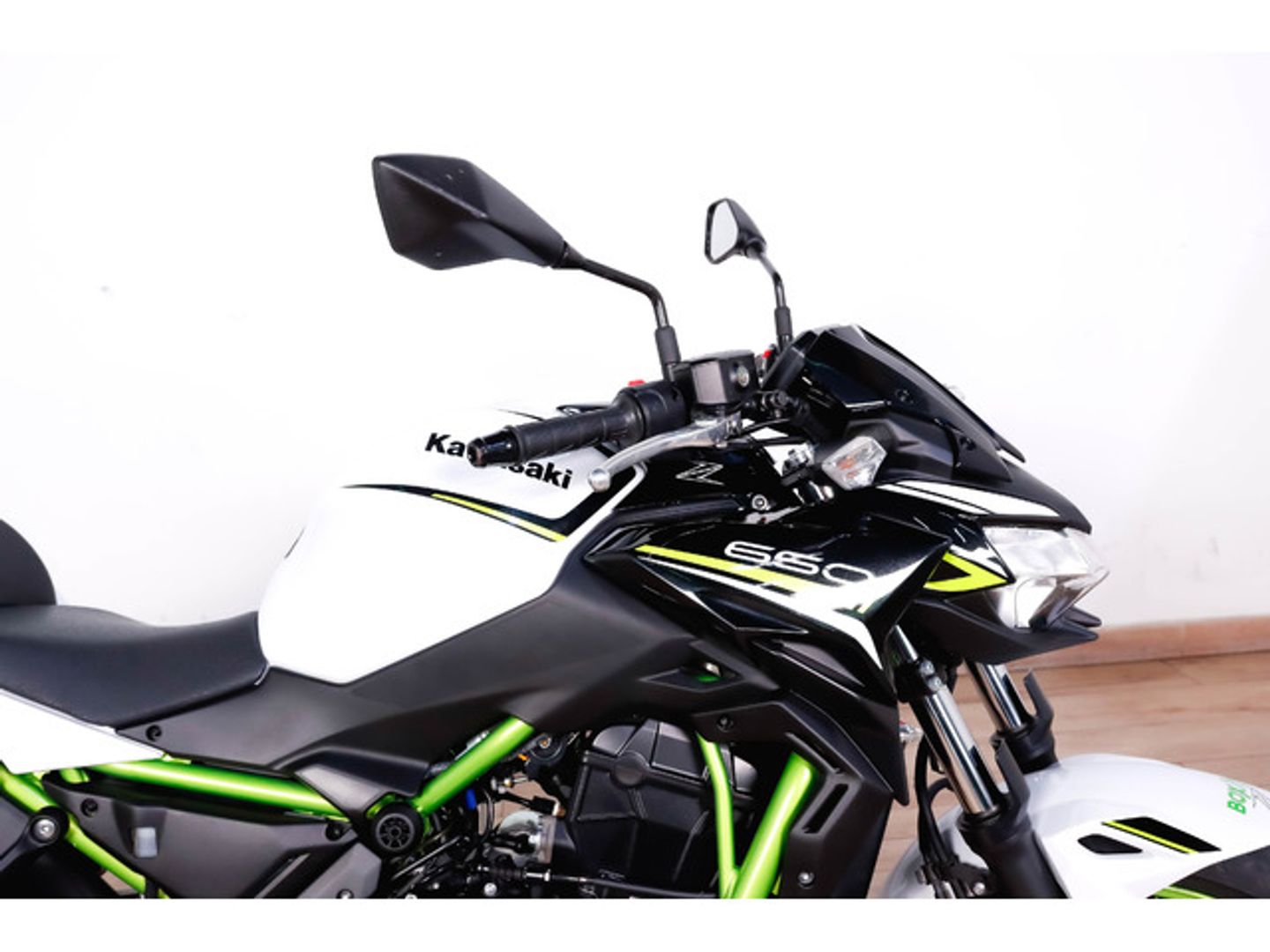 Kawasaki Z650 Blanco Motorcycle