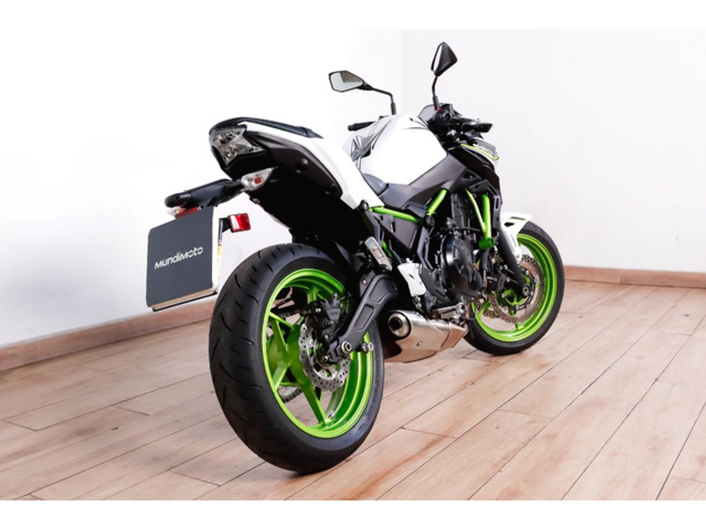 Kawasaki Z650 Blanco Motorcycle