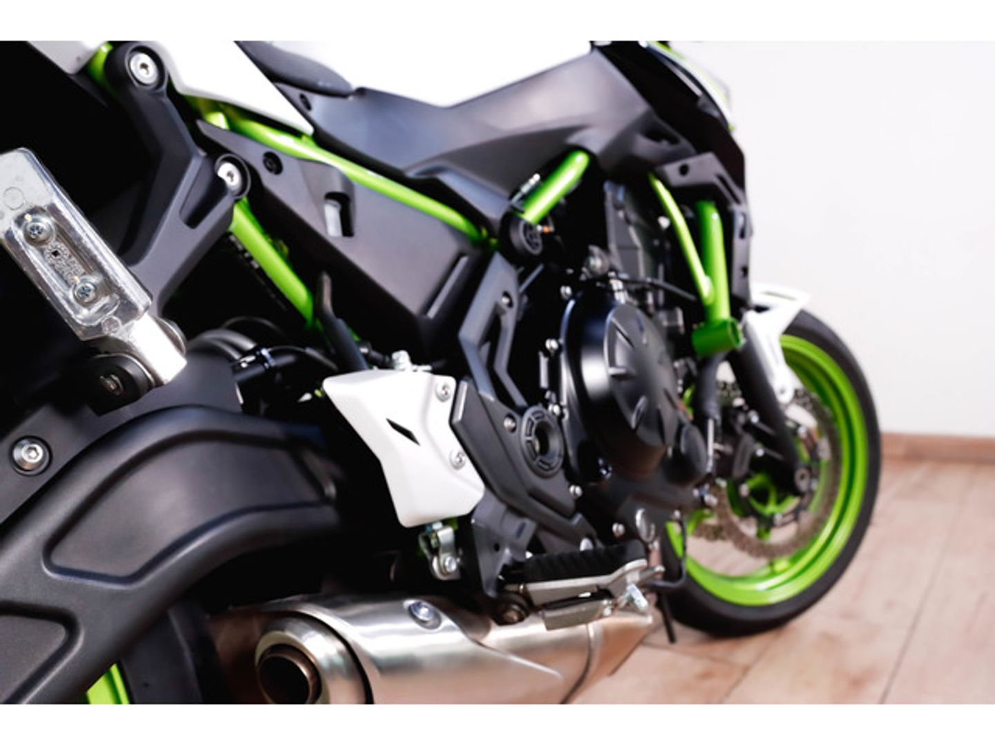 Kawasaki Z650 Blanco Motorcycle
