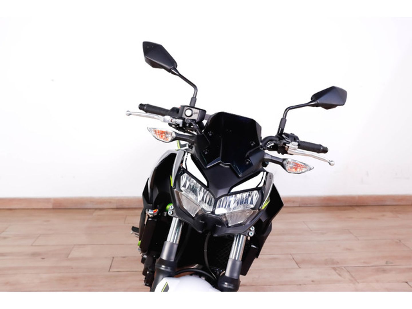 Kawasaki Z650 Blanco Motorcycle