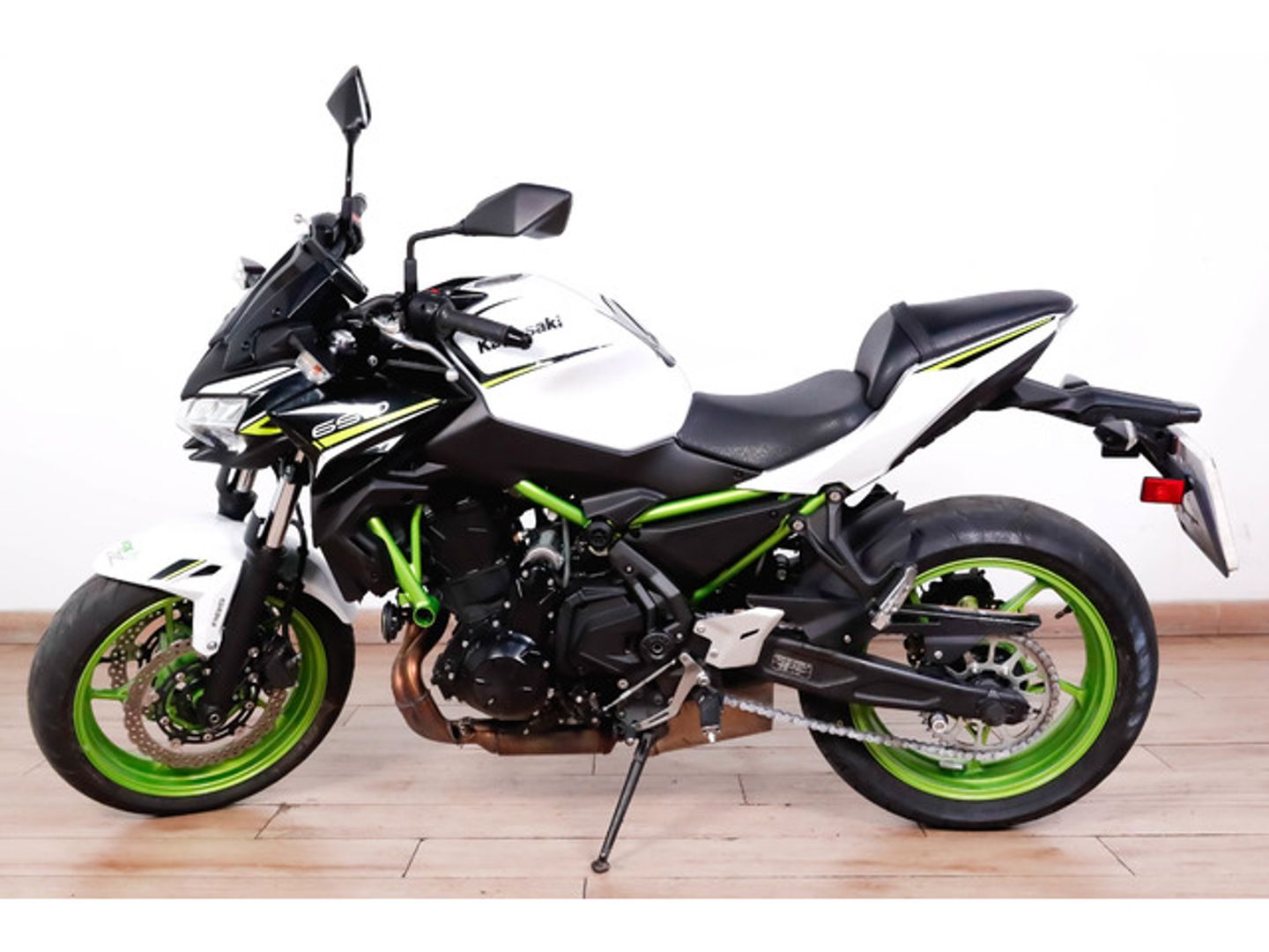 Kawasaki Z650 Blanco Motorcycle