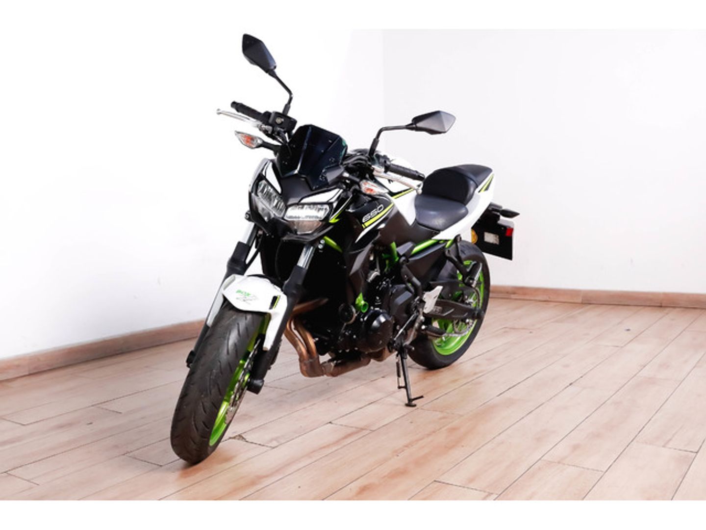 Kawasaki Z650 Blanco Motorcycle