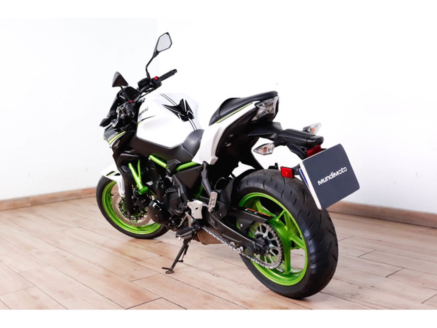 Kawasaki Z650 Blanco Motorcycle