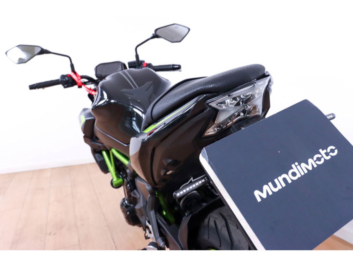 Kawasaki Z650 Negro Motorcycle
