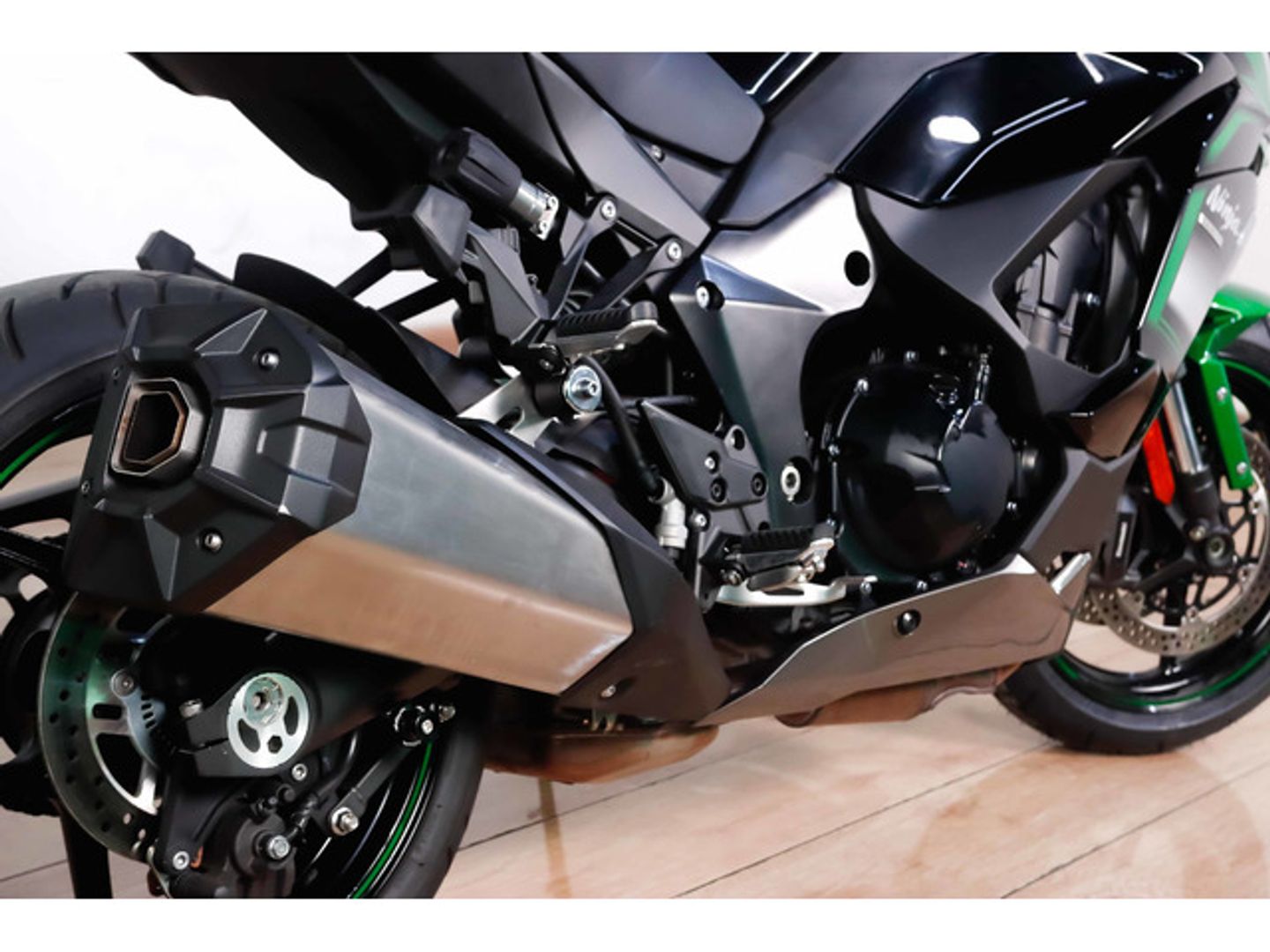 Kawasaki Ninja 1000SX Verde Motorcycle