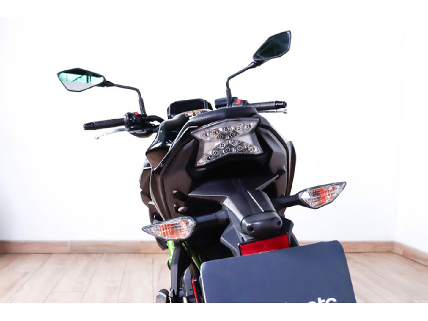 Kawasaki Z650 Negro Motorcycle