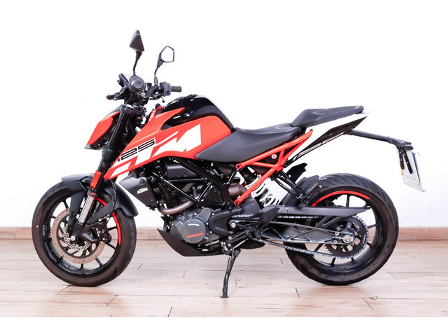 KTM Duke 125 Naranja Motorcycle
