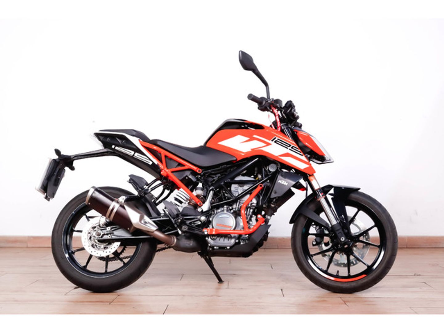KTM Duke 125 Naranja Motorcycle