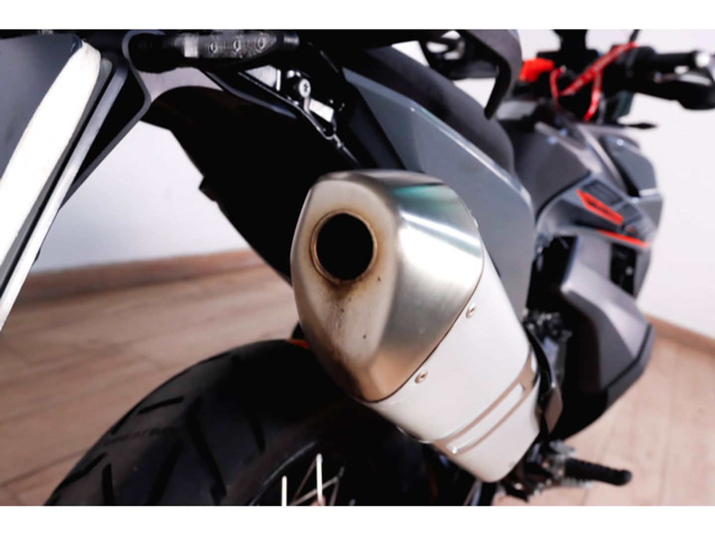 KTM 890 Adventure R Gris Motorcycle