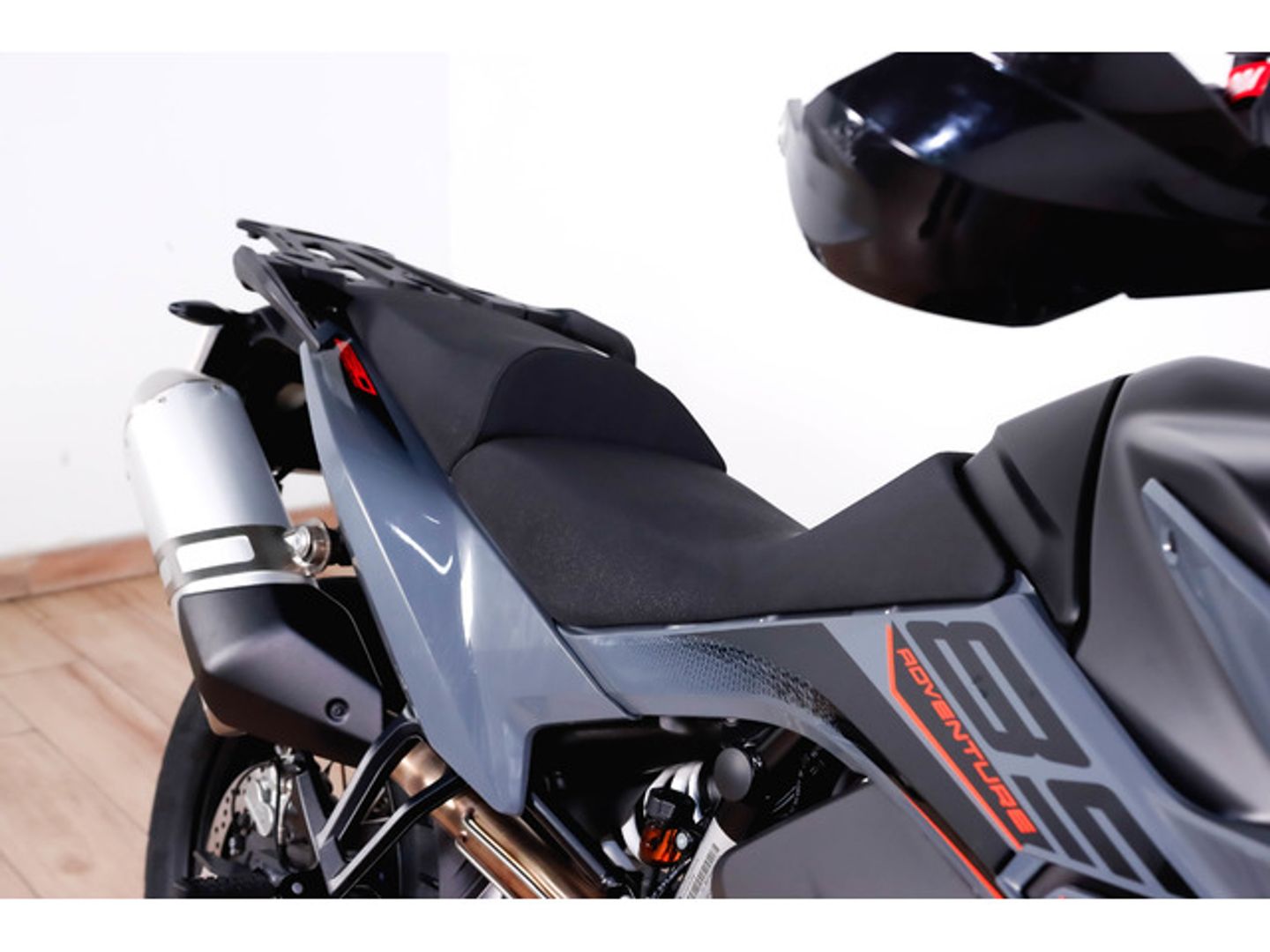 KTM 890 Adventure R Gris Motorcycle