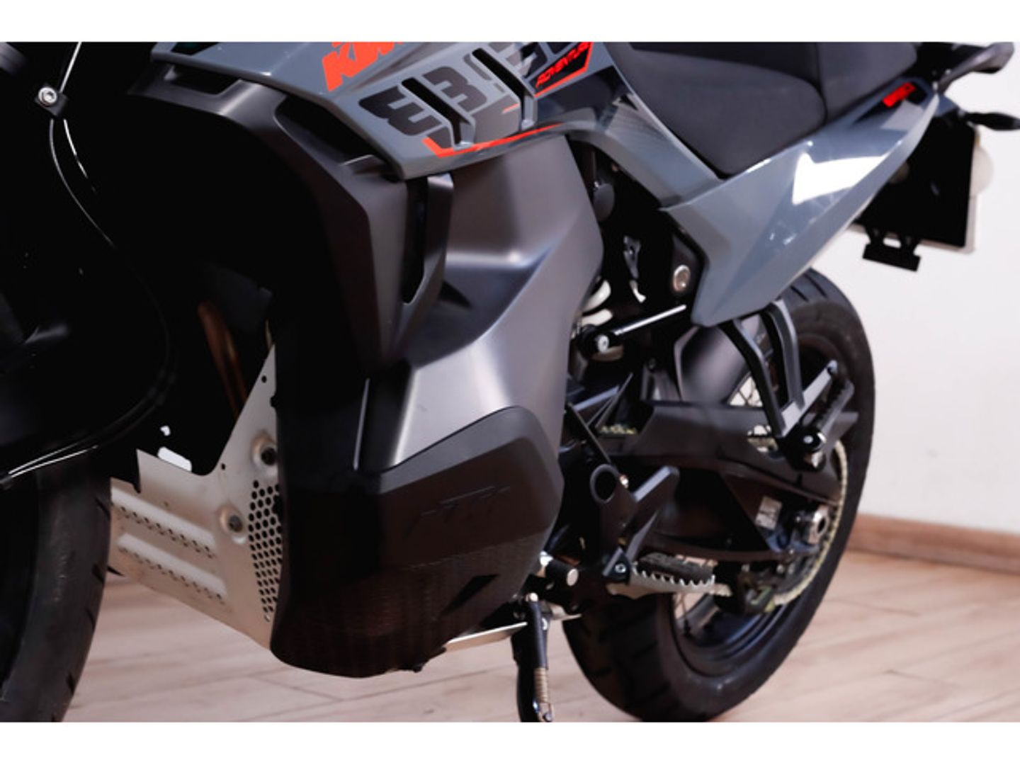 KTM 890 Adventure R Gris Motorcycle