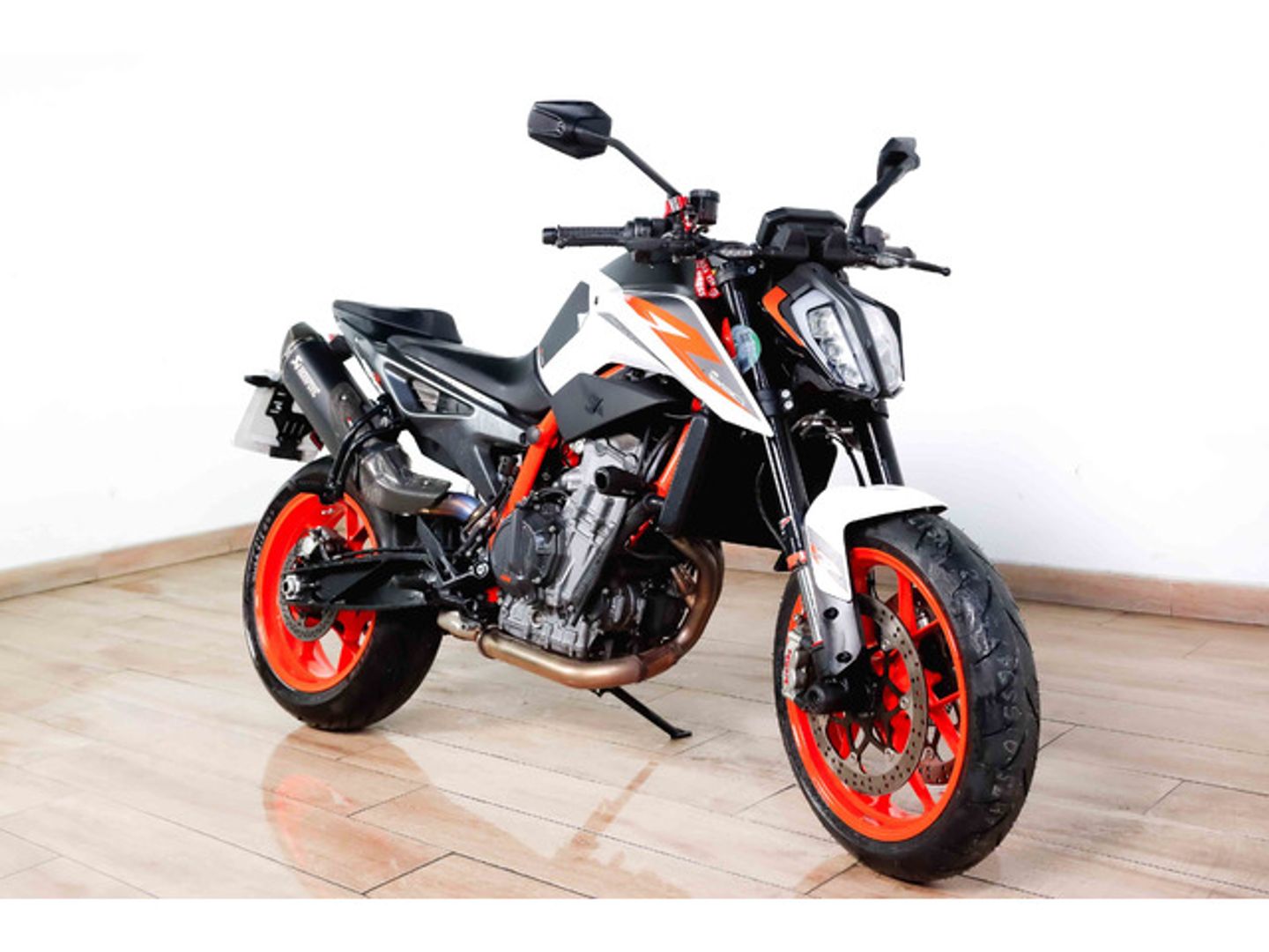 KTM Duke R 890 Blanco Motorcycle